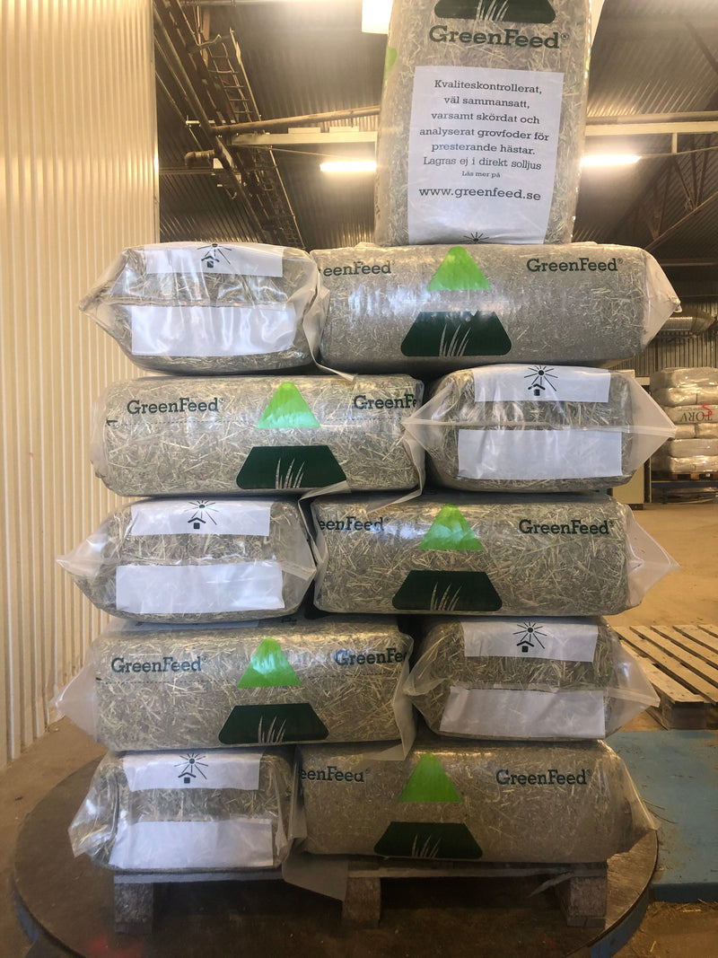 Greenfeed 18st balar på en eu pall Greenfeed TorrHö småbal